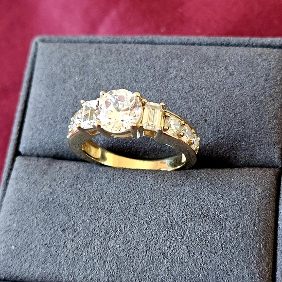 Jewelry - Elegant Gold Over Sterling 925 Women's Ring